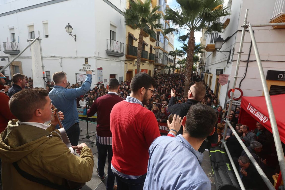 Fotos: Ambientazo en la Erizada más madrugadora de Cádiz