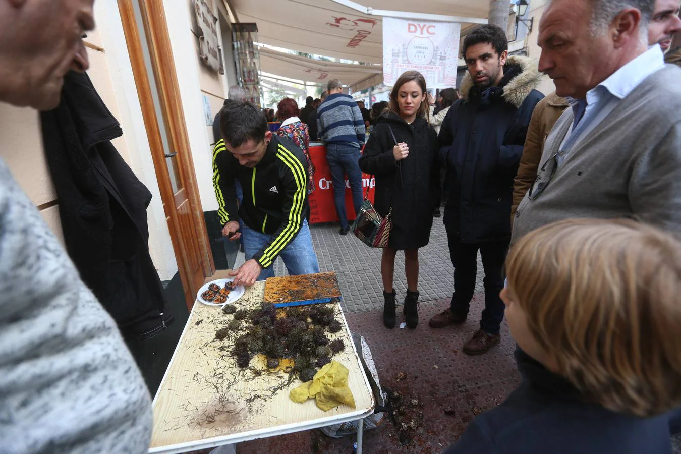 Fotos: Ambientazo en la Erizada más madrugadora de Cádiz
