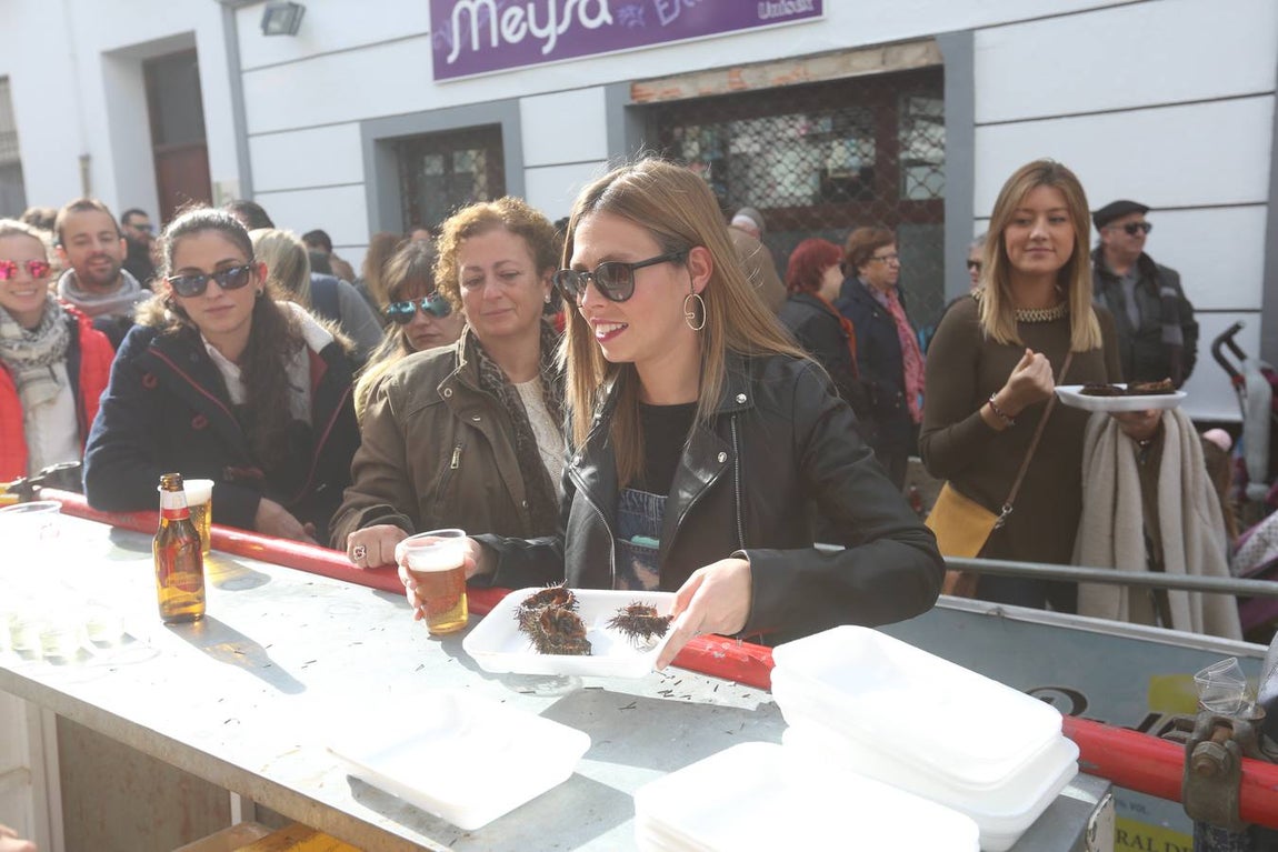 Fotos: Ambientazo en la Erizada más madrugadora de Cádiz