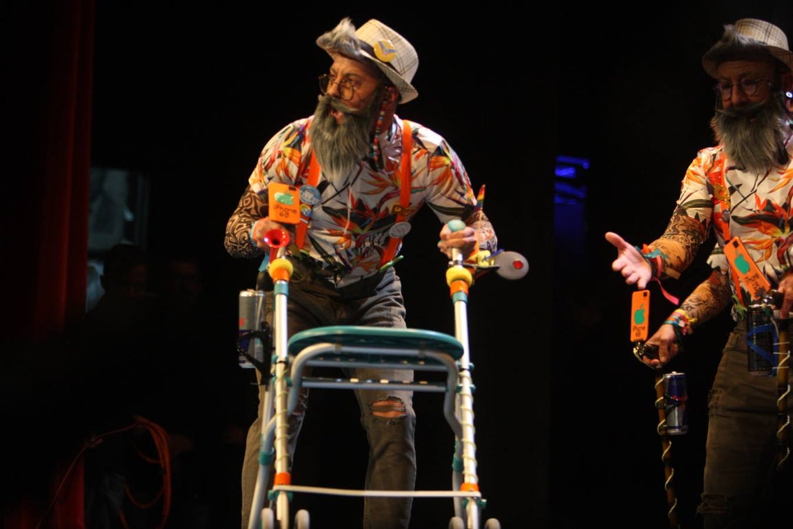 FOTOS: Chirigota Regreso del futuro en Preliminares. Carnaval de Cádiz 2018