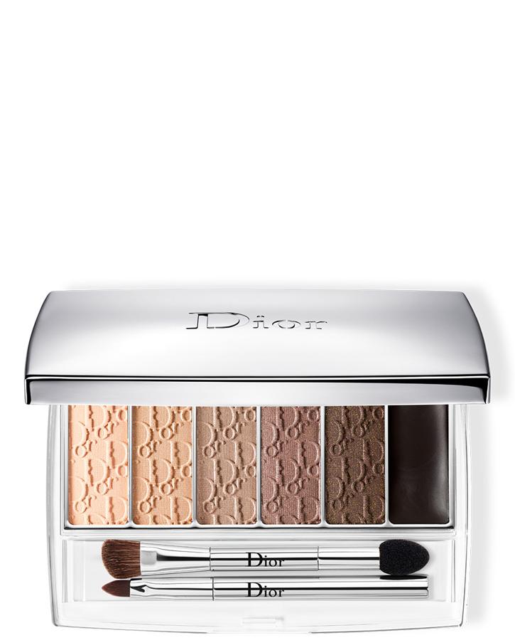 Sombras iluminadoras. Es la primera paleta de maquillaje de ojos e la casa para despertar la mirada y potenciar su luz. Cargada de discretos tonos nude que hacen posible un degradado natural y perfecto para la ocasión. Su precio, 61 €