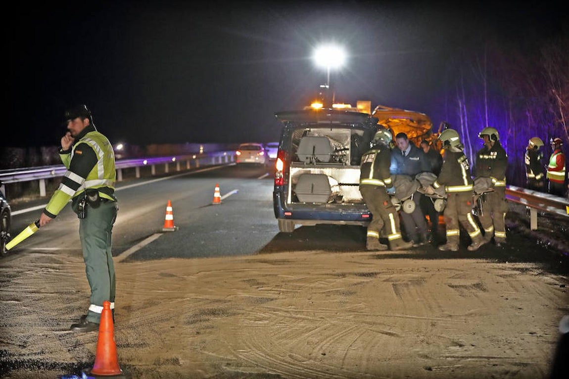 Las impactantes imágenes del accidente provocado por un kamikaze en la A-8