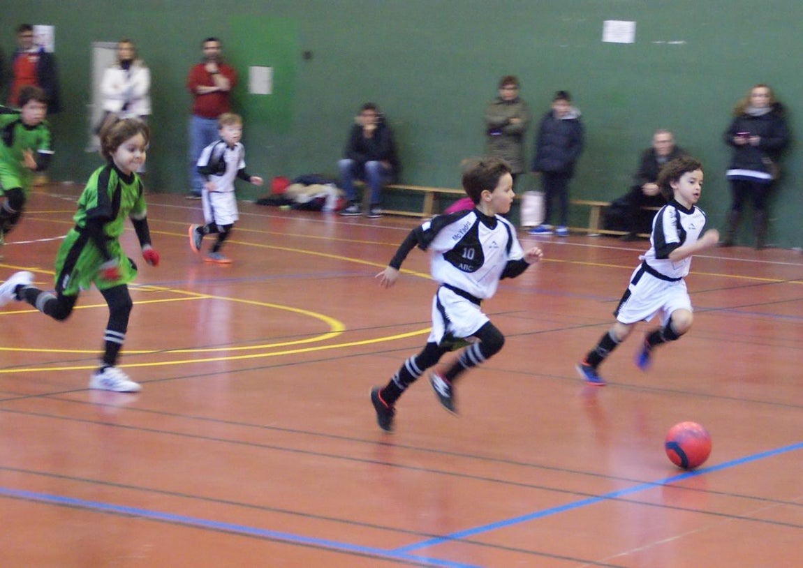 Las mejores imágenes del partido entre Salesianos Carabanchel &quot;B&quot; y Fray Luis de León &quot;A&quot;