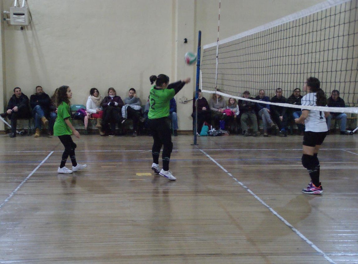 Las mejores imágenes del partido de voleibol alevín mixto entre Rafaela Ybarra y La Salle San Rafael