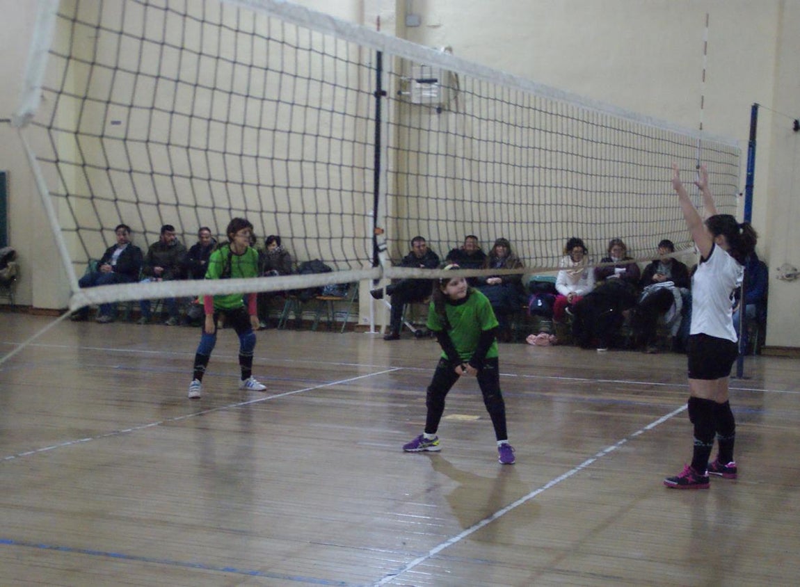 Las mejores imágenes del partido de voleibol alevín mixto entre Rafaela Ybarra y La Salle San Rafael