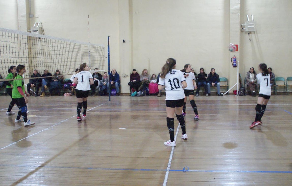 Las mejores imágenes del partido de voleibol alevín mixto entre Rafaela Ybarra y La Salle San Rafael