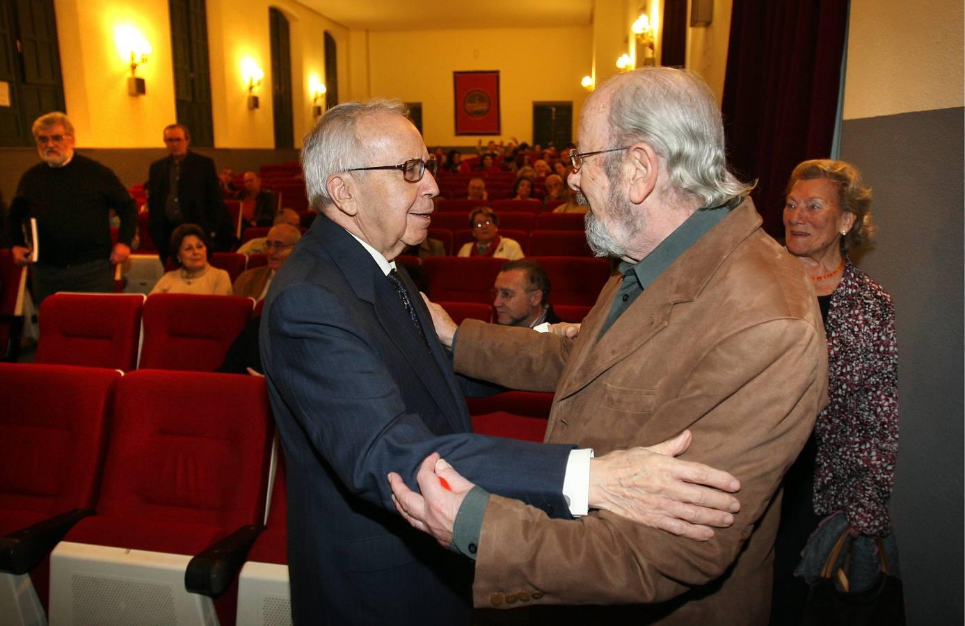 Junto a José Manuel Caballero Bonald, en 2009. 