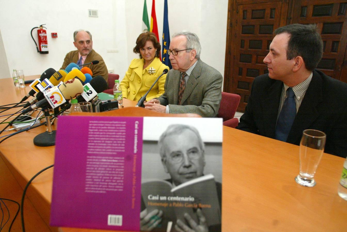 Homenaje a García Baena en 2004. 