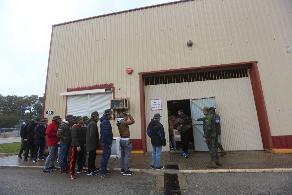 Incorporación de 699 aspirantes a militar de tropa en el acuartelamiento de Camposoto