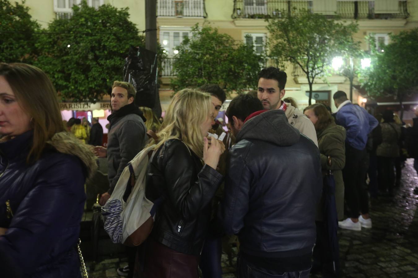 FOTOS: El mal tiempo en Cádiz no enfrió la Pestiñada de Carnaval