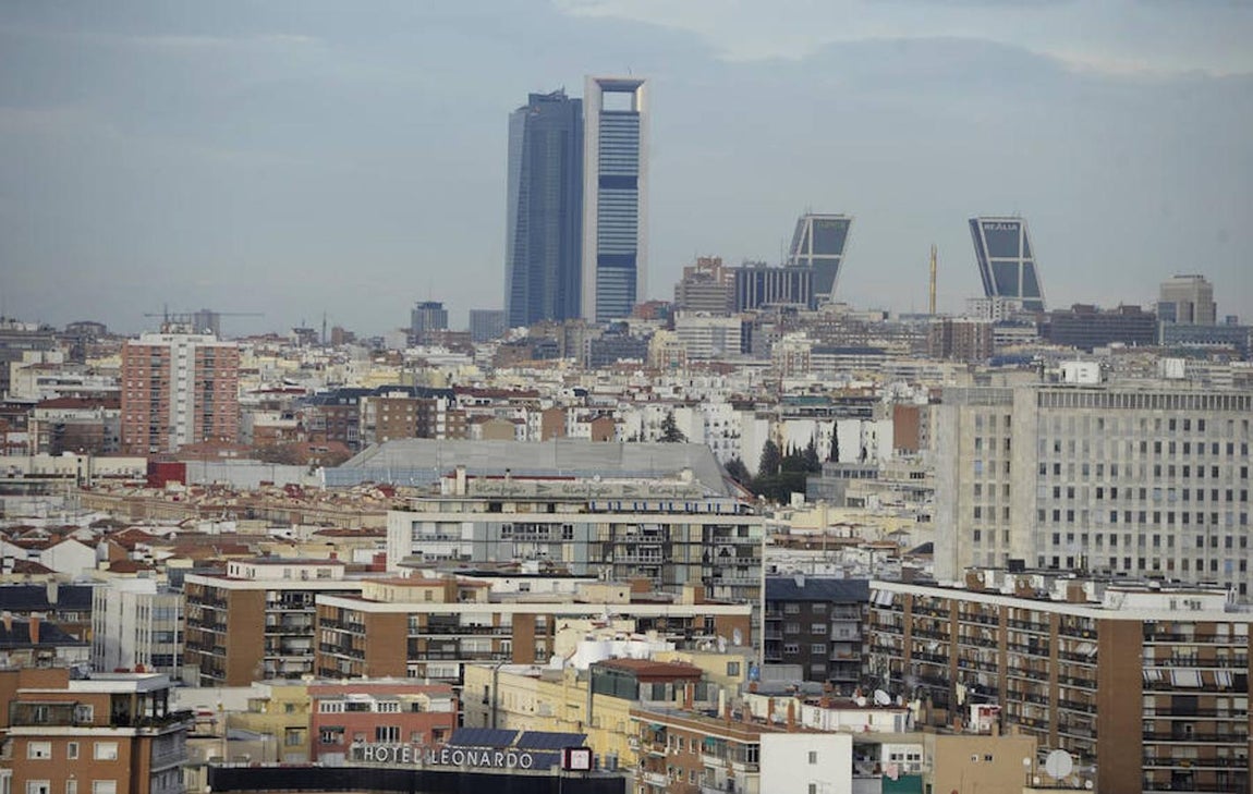 25.. La excepcional ubicación del hotel permite contemplar las torres Kio