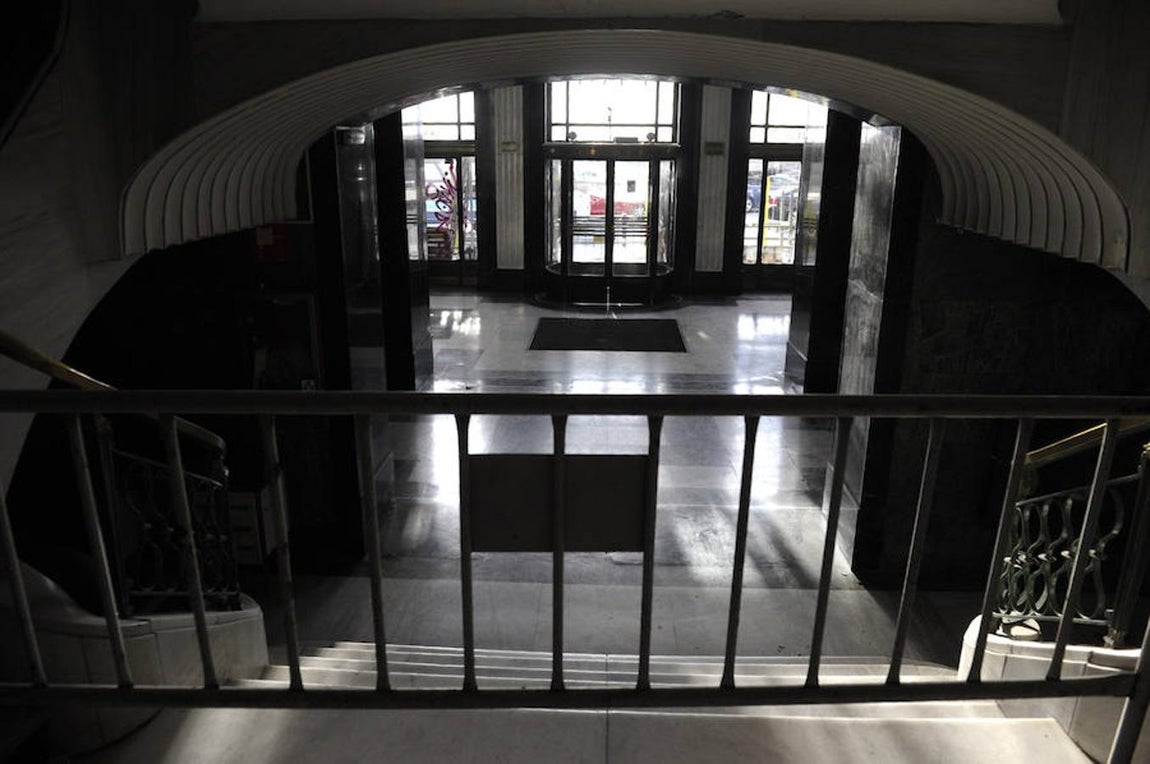 3.. En esta segunda fase de las obras, tras los trabajos de conservación de la fachada, se incluye la licencia definitiva para la implantación de la actividad de hotel y zona comercial