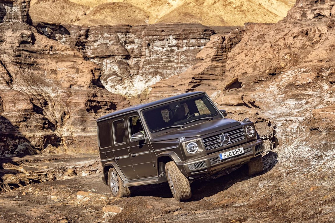 Mercedes Clase G. Las dimensiones de este nuevo todoterreno han crecido unos 5,3 centímetros de largo y unos 12 centímetros de ancho. Para darle más empaque, y más seguridad al volante