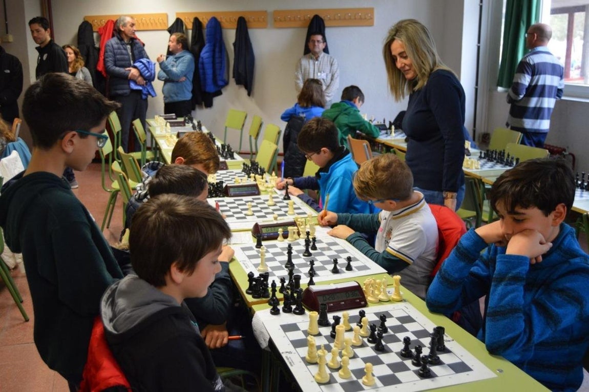 Tolón, con los más pequeños. 