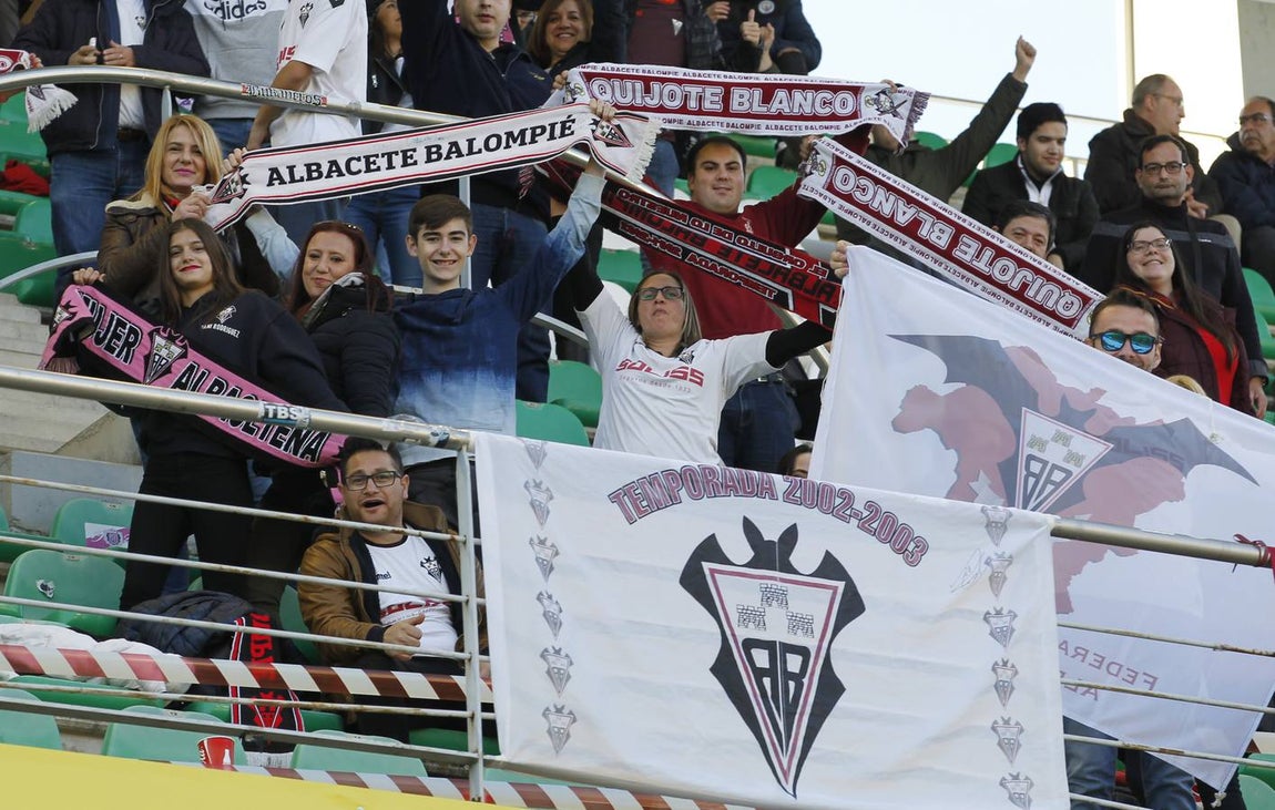 El mejor ambiente de la temporada en el estadio El Arcángel de Córdoba, en imágenes