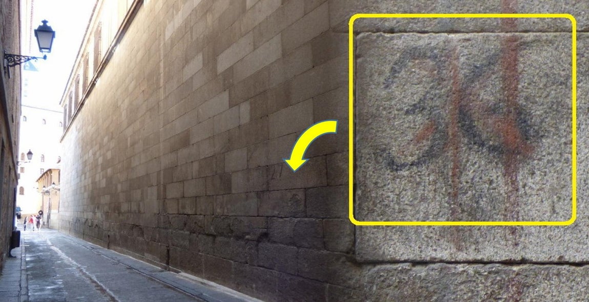 Calle del Maestro Pedro Pérez. Detalle de la numeración para señalar los puntos de los vendedores. FOTO RAFAEL DEL CERRO. 