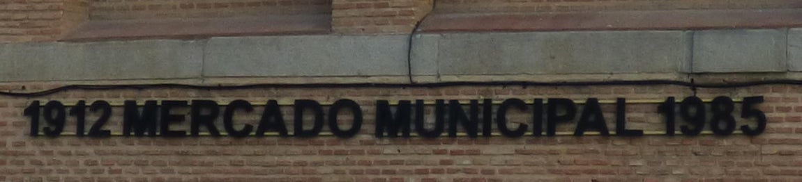 Rótulo actual del Mercado. FOTO RAFAEL DEL CERRO. 