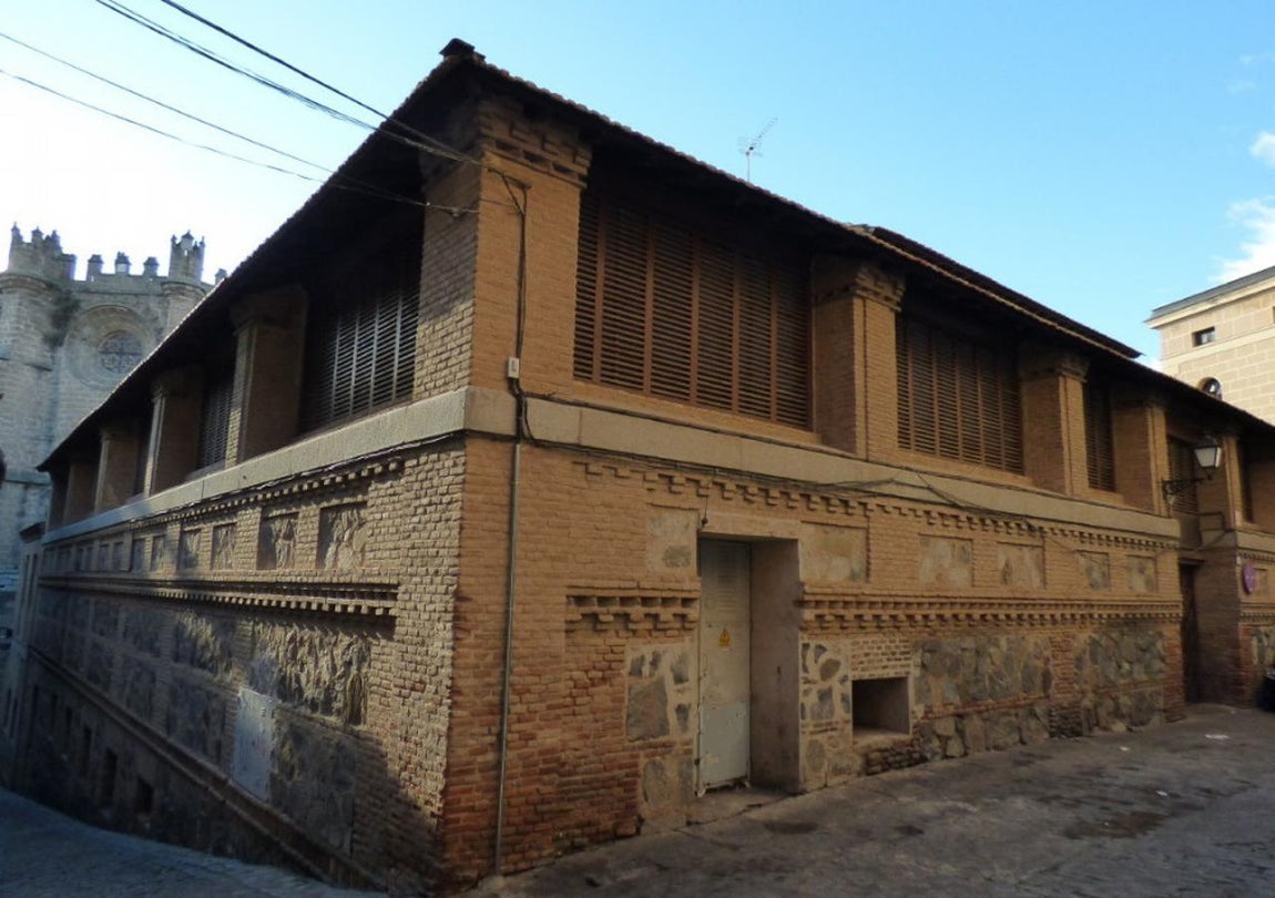 Fachadas lateral y posterior del Mercado en 2014. FOTO RAFAEL DEL CERRO. 