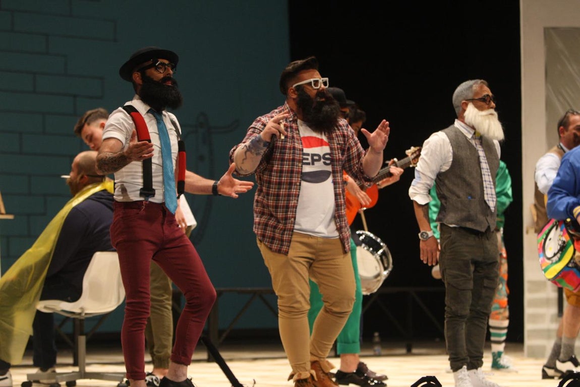 FOTOS: chirigota &#039;Los que se mueren por su barbi&#039; en el COAC 2018