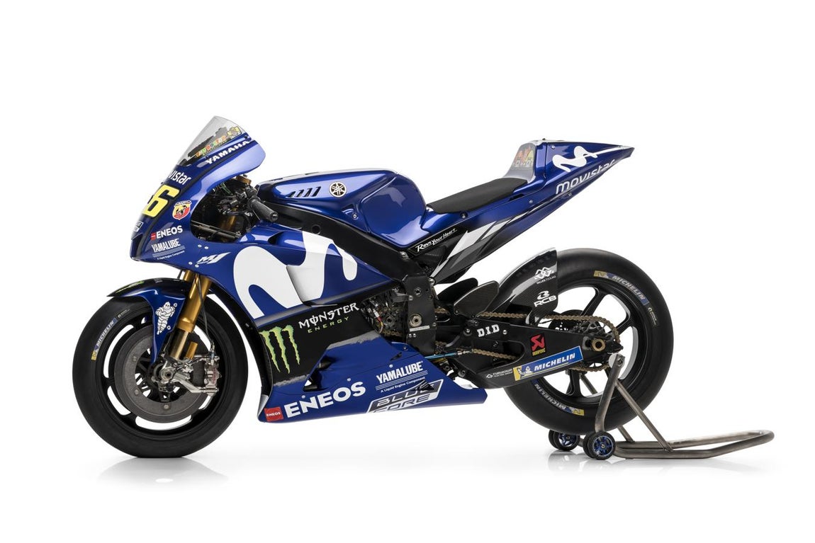 Rossi y Viñales presentan la nueva Yamaha en Madrid