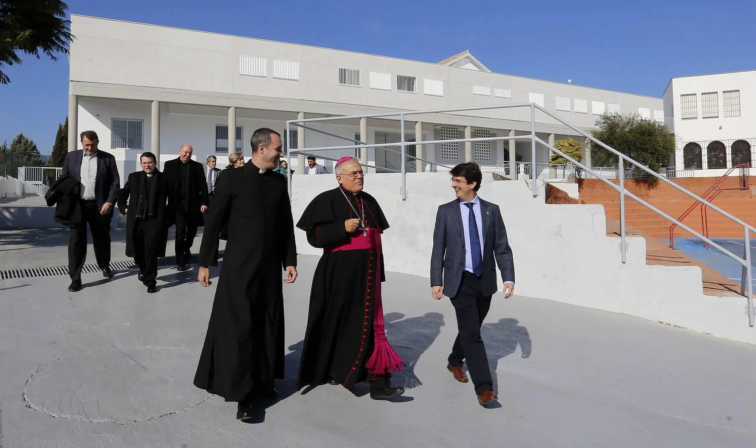 La visita del obispo de Córdoba al colegio Trinidad-Sansueña, en imágenes