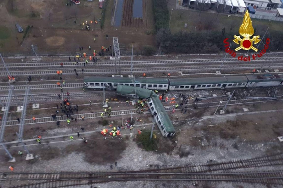 En imágenes, el accidente de un tren en Italia deja tres muertos y más de cien heridos