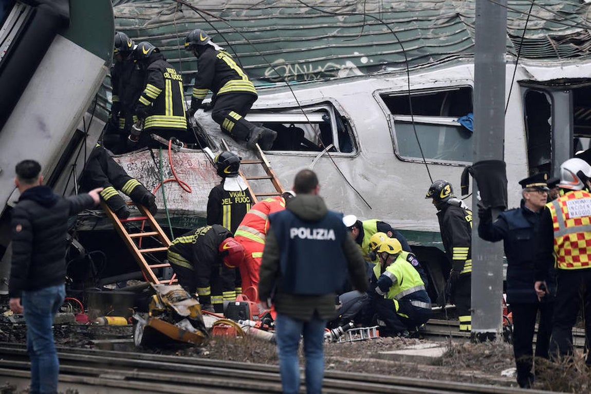 En imágenes, el accidente de un tren en Italia deja tres muertos y más de cien heridos