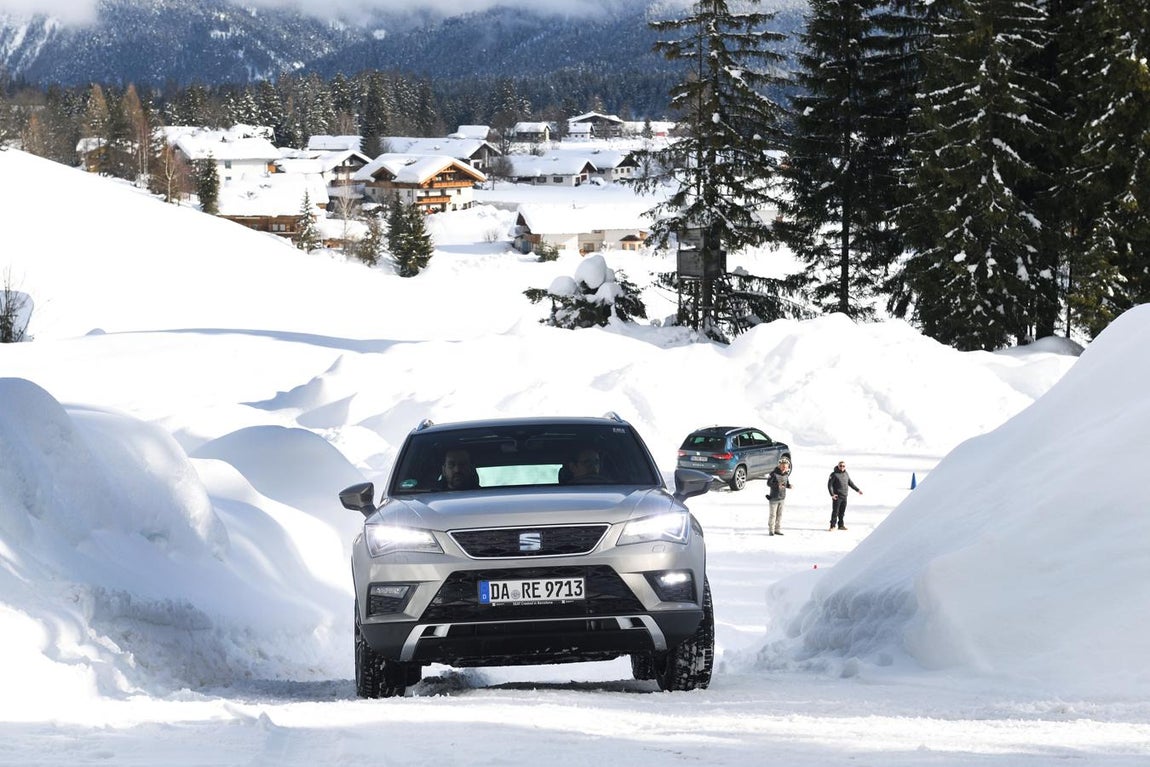 Fotogalería: el Ateca y el León X-Perience y Cupra, a prueba en la nieve