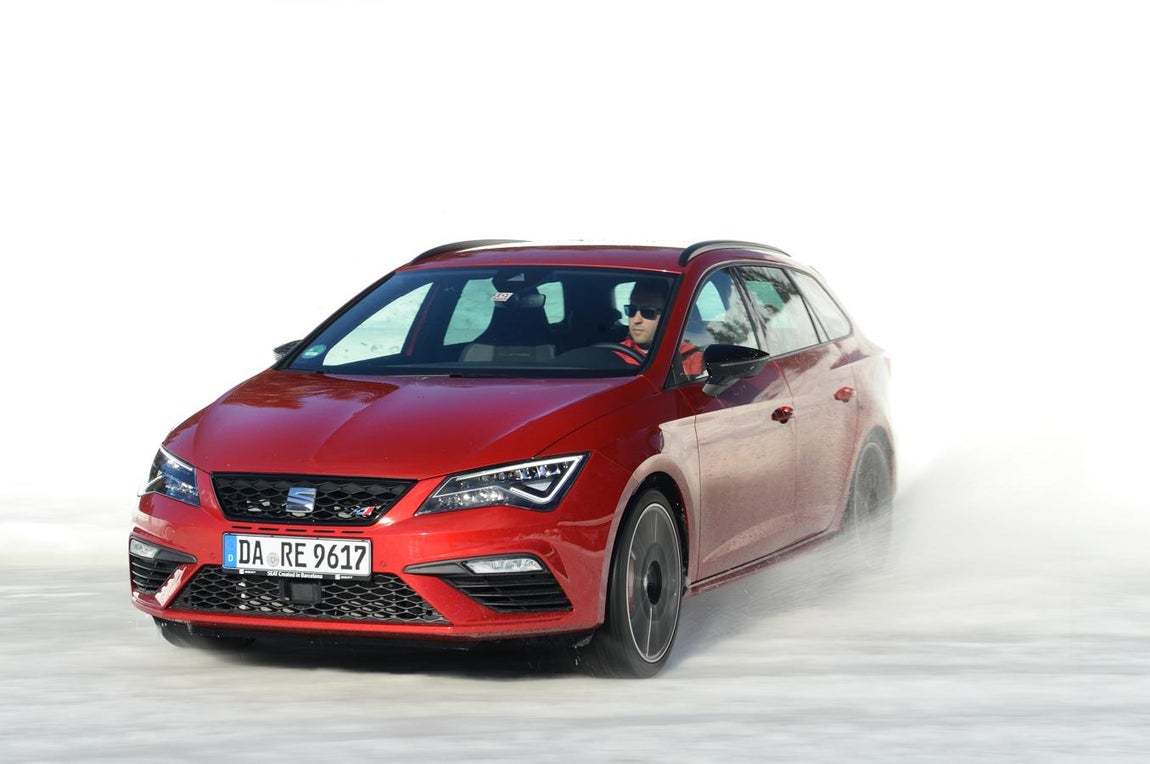 Fotogalería: el Ateca y el León X-Perience y Cupra, a prueba en la nieve