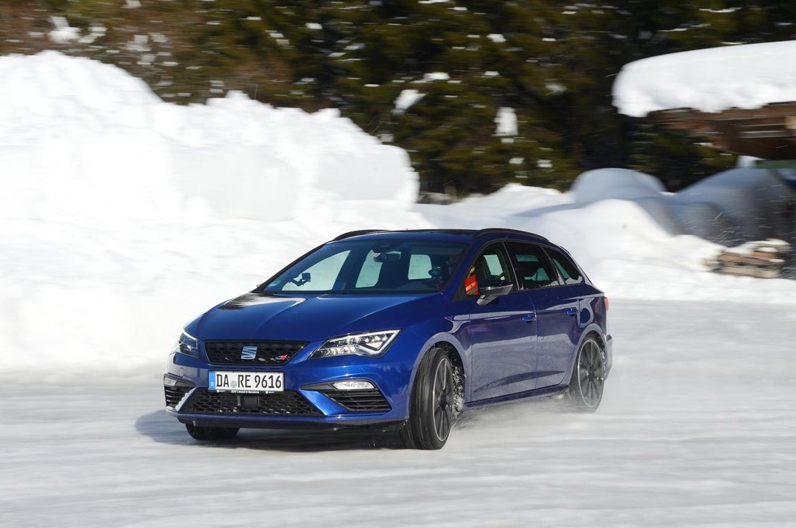 Fotogalería: el Ateca y el León X-Perience y Cupra, a prueba en la nieve