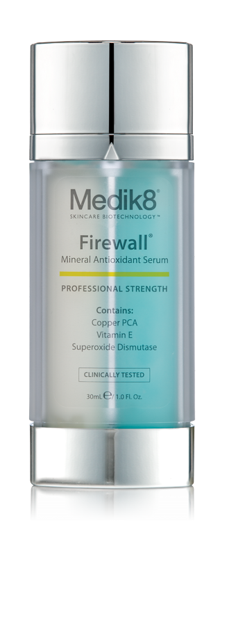 Firewall y r-Retinoate de Medik8. Gracias a su componente principal, la vitamina E, funciona como un antioxidante natural, reduciendo las arrugas y protegiendo la piel contra los radicales libres, además de estimular la producción de colágeno de la piel (Precio: 105 euros)