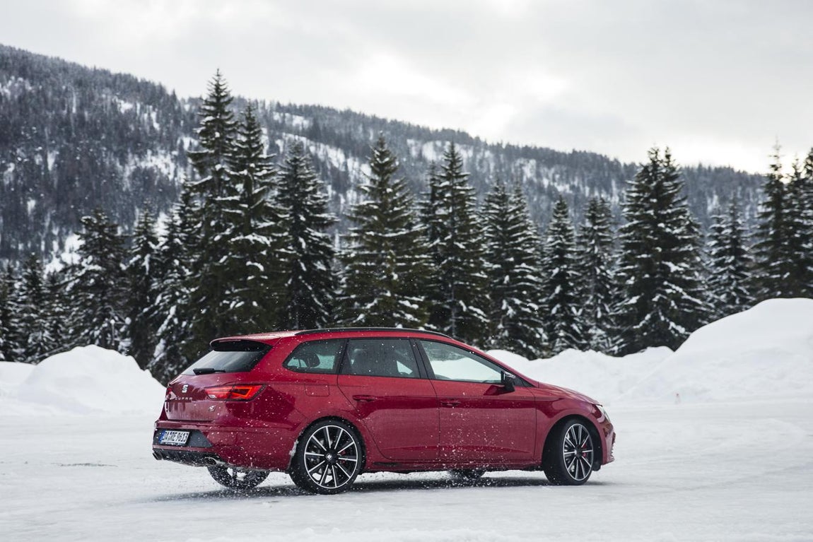 Fotogalería: el Ateca y el León X-Perience y Cupra, a prueba en la nieve
