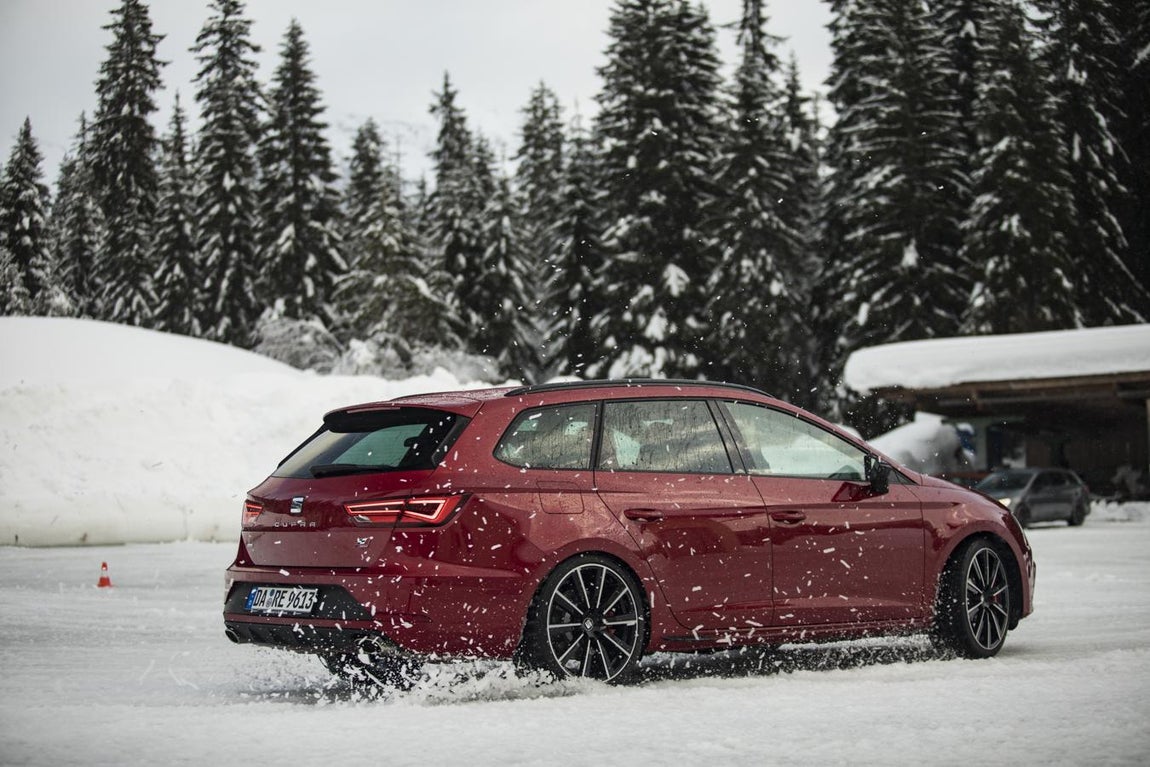 Fotogalería: el Ateca y el León X-Perience y Cupra, a prueba en la nieve