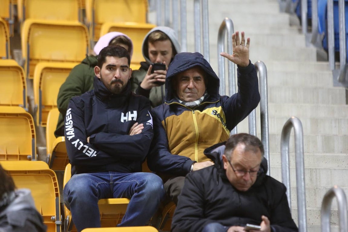 Búscate en el Cádiz-Lugo en las gradas de Carranza