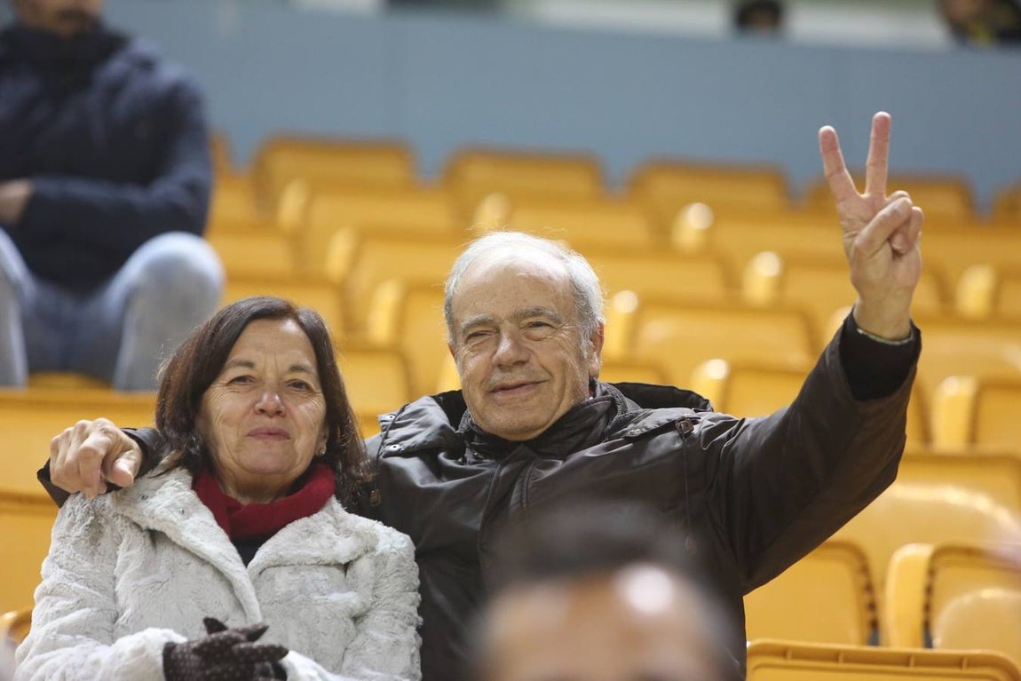 Búscate en el Cádiz-Lugo en las gradas de Carranza