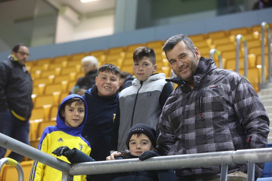 Búscate en el Cádiz-Lugo en las gradas de Carranza
