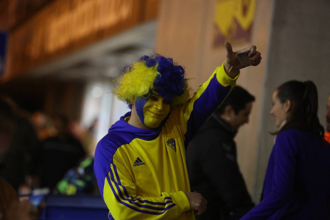 Búscate en el Cádiz-Lugo en las gradas de Carranza
