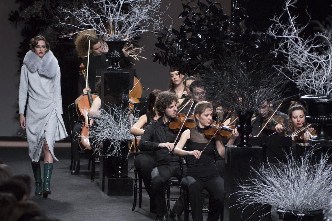 El art-decó de Isabel Núñez cierra la pasarela