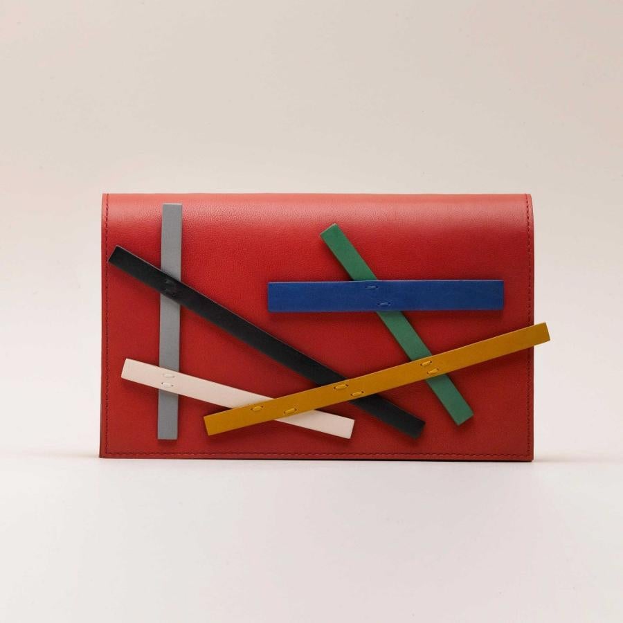 Malababa. Modelo Malev con fondo rojo. (Precio: De 360 a 252 euros)