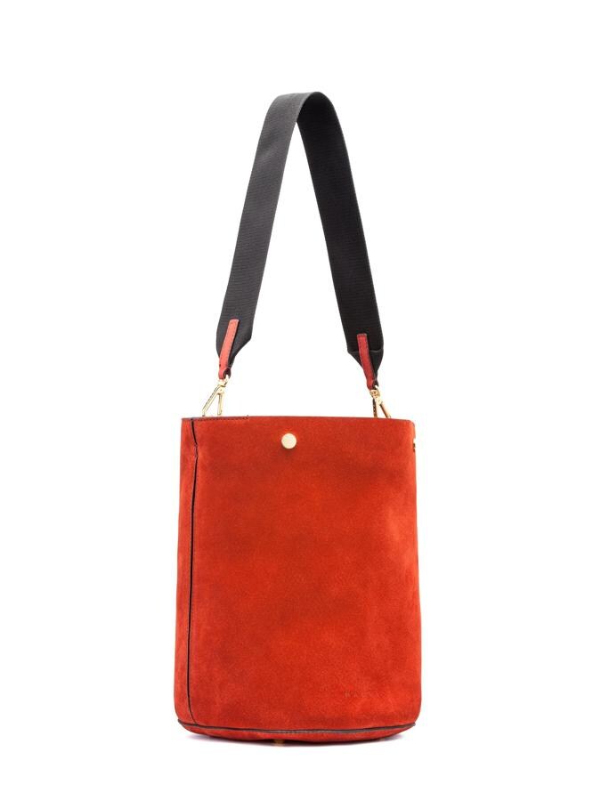Marni. Modelo Bucket Bag en ante de color rojo (Precio: de 1.250 a 750 euros)