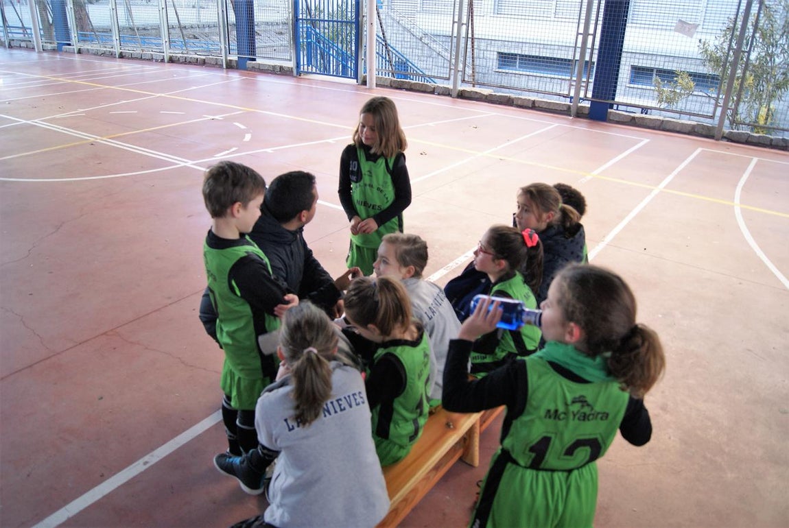 Las mejores imágenes del encuentro de baloncesto entre Virgen de Mirasierra “A” y Nuestra Señora de las Nieves