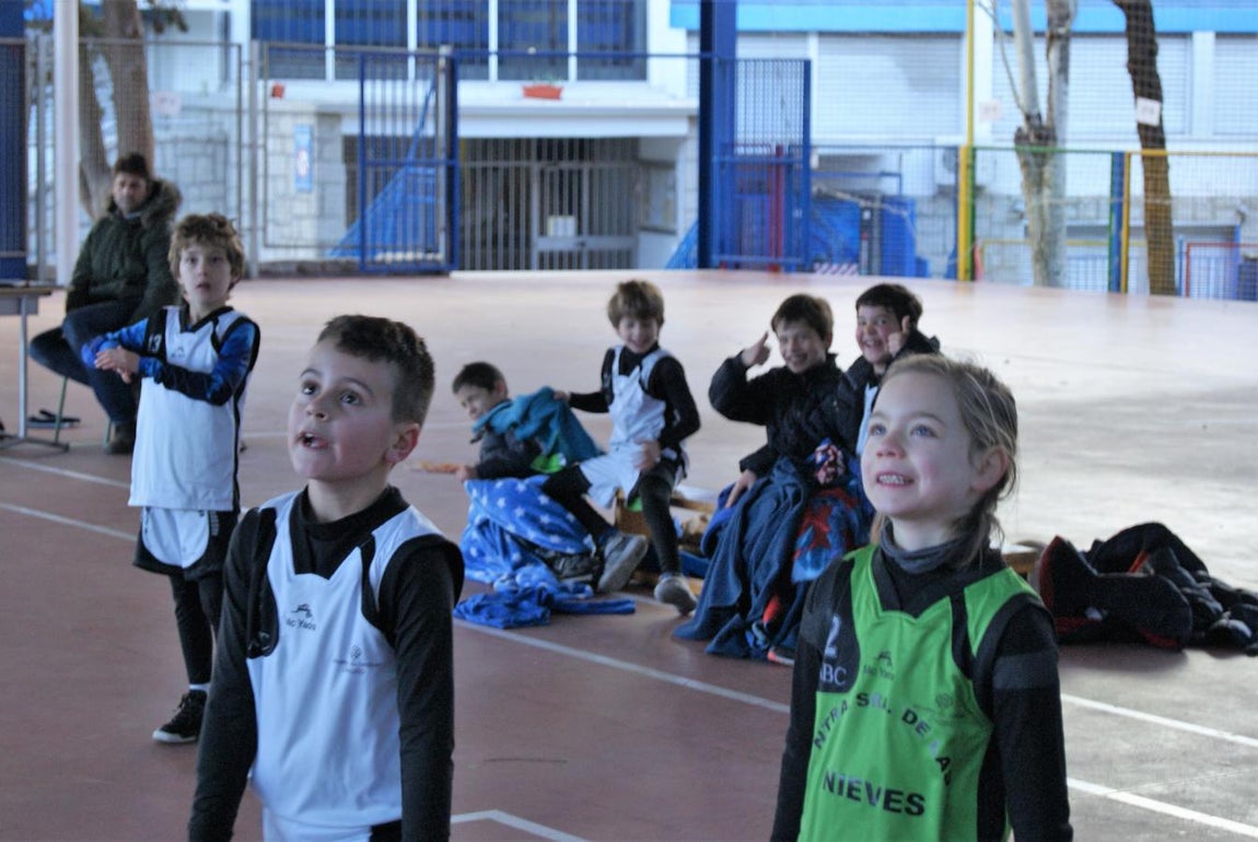 Las mejores imágenes del encuentro de baloncesto entre Virgen de Mirasierra “A” y Nuestra Señora de las Nieves