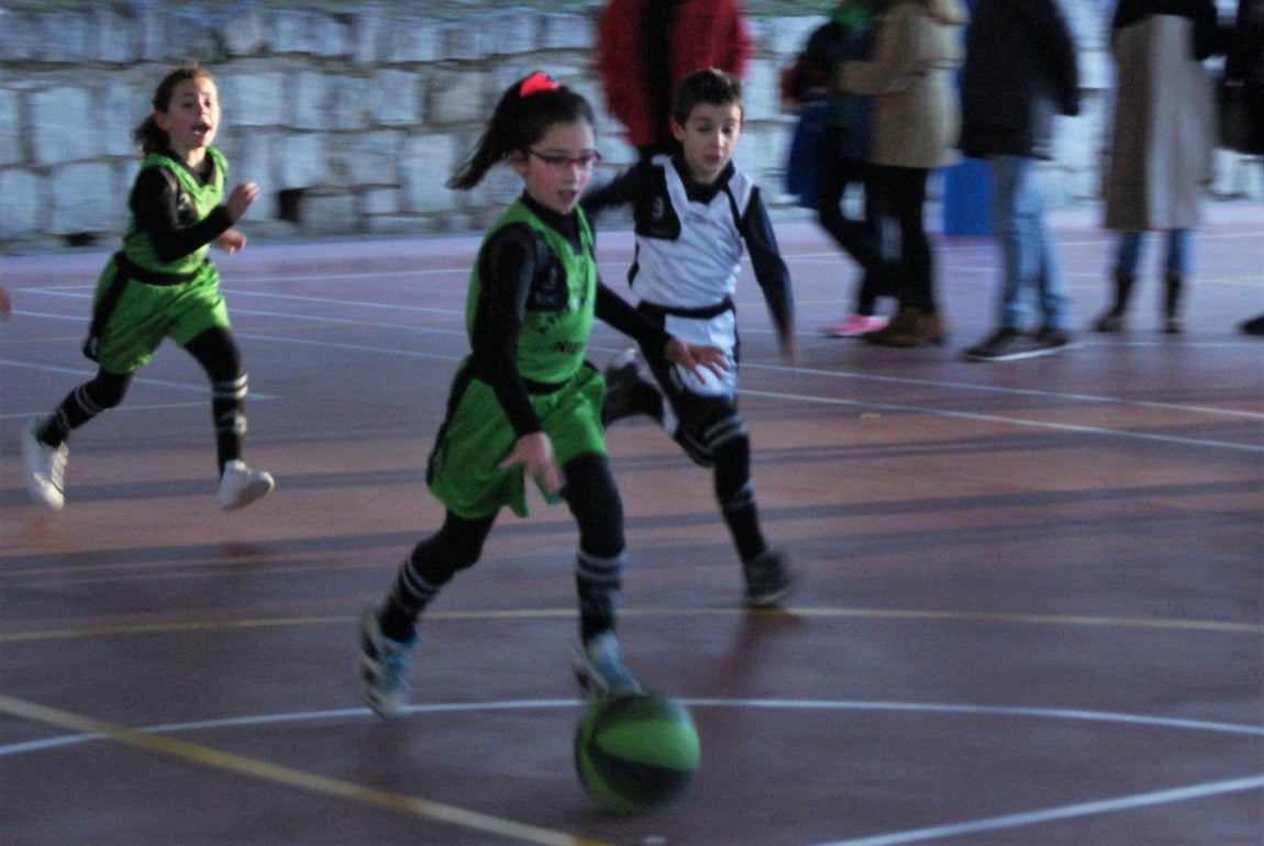 Las mejores imágenes del encuentro de baloncesto entre Virgen de Mirasierra “A” y Nuestra Señora de las Nieves