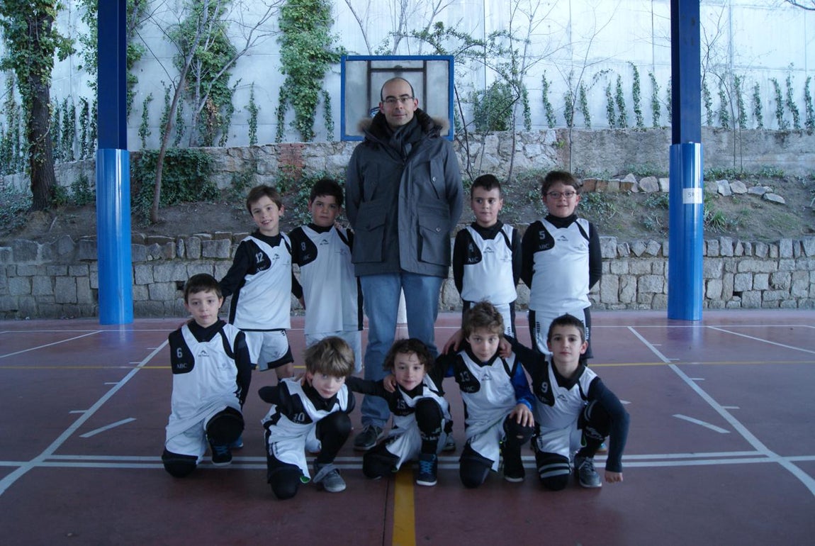 Las mejores imágenes del encuentro de baloncesto entre Virgen de Mirasierra “A” y Nuestra Señora de las Nieves