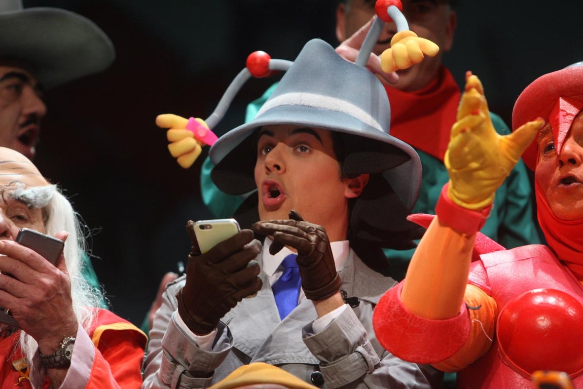 FOTOS: coro &#039;Los nostálgicos de la Transición&#039; en el COAC 2018