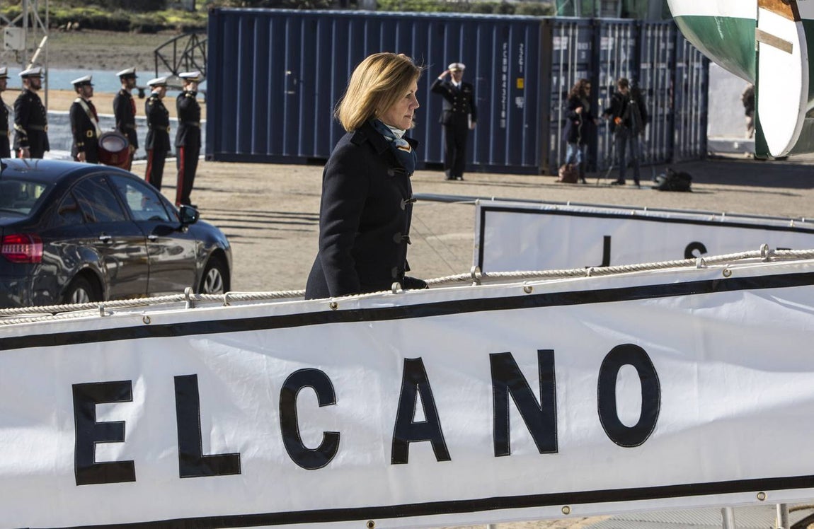 El Rey Felipe VI, acompañado de Juan Carlos I, visita el Elcano (I)