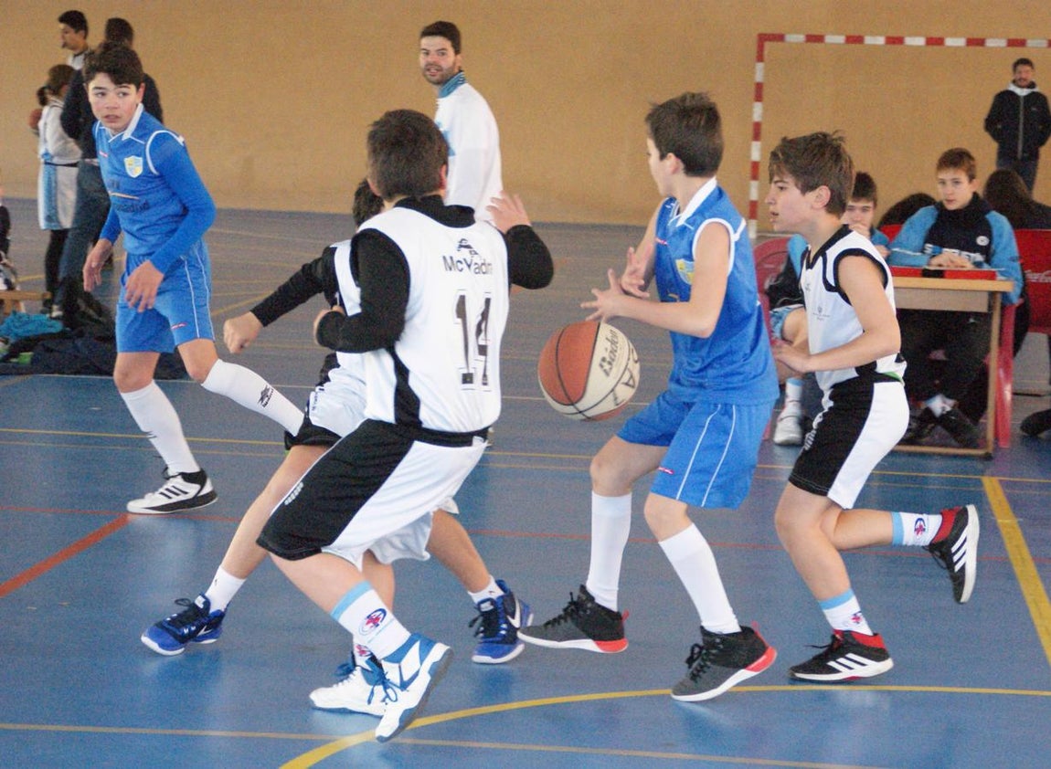 Las mejores imágenes del partido de baloncesto que enfrentó al San Agustín y al Miramadrid