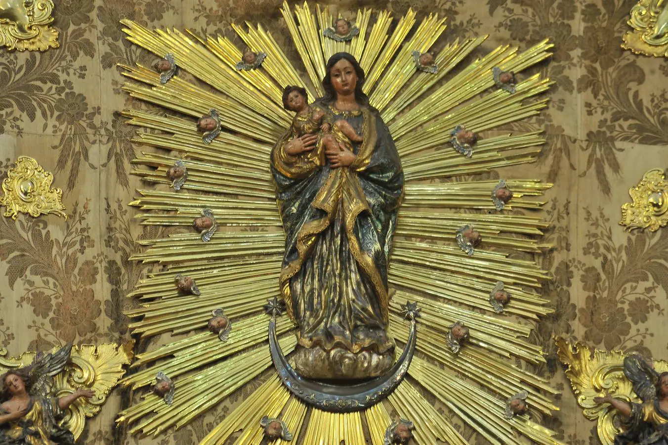 Galería del besamanos de la Virgen de la Candelaria