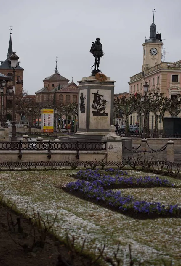 La nieve también ha caído en Alcalá de Henares, Madrid.. 