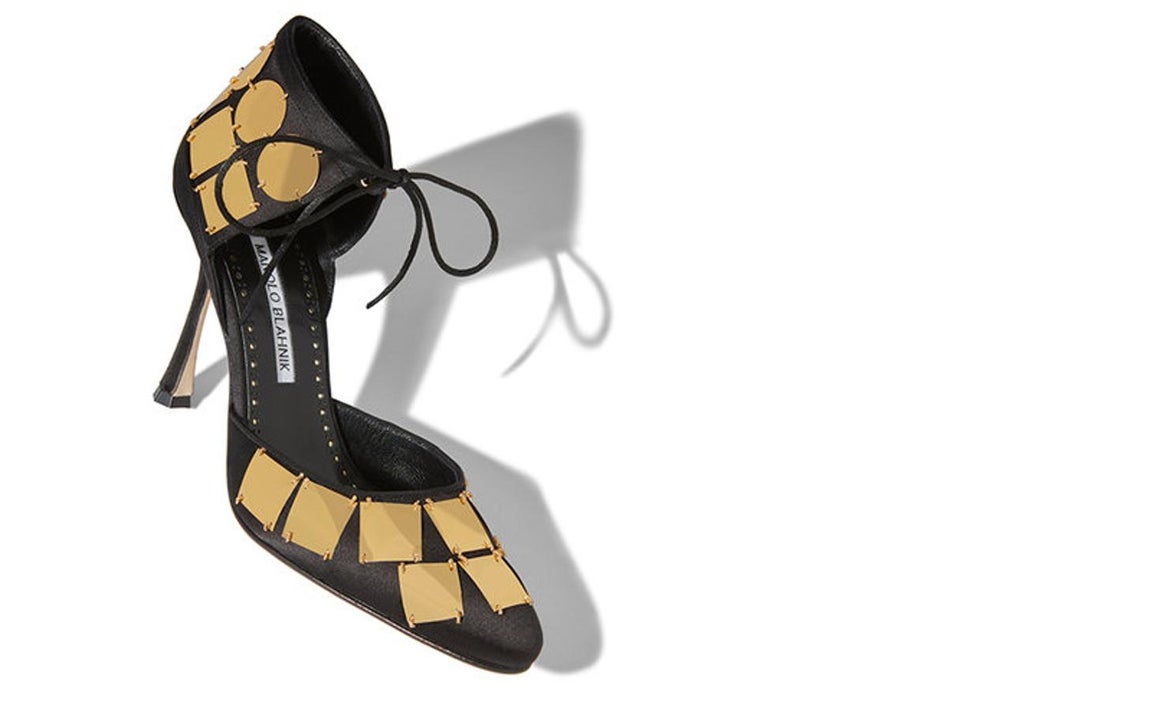 Zapatos. Este año el protagonista es Manolo Blahnik, nuestra firma de calzado de lujo más prestigiosa e internacional. En la imagen, Patrocla, uno de los más originales modelos de su nueva colección Precio: 1.143,89 euros